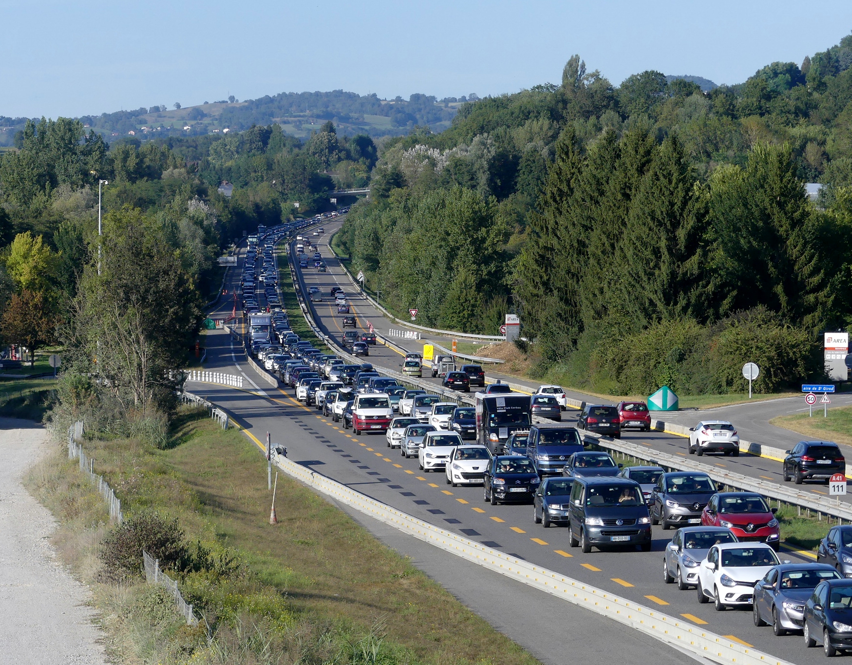 File de voitures sur l'autoroute A41 à Entrelacs en 2021, photographie d'archive utilisée comme illustration des dépenses de mobilité